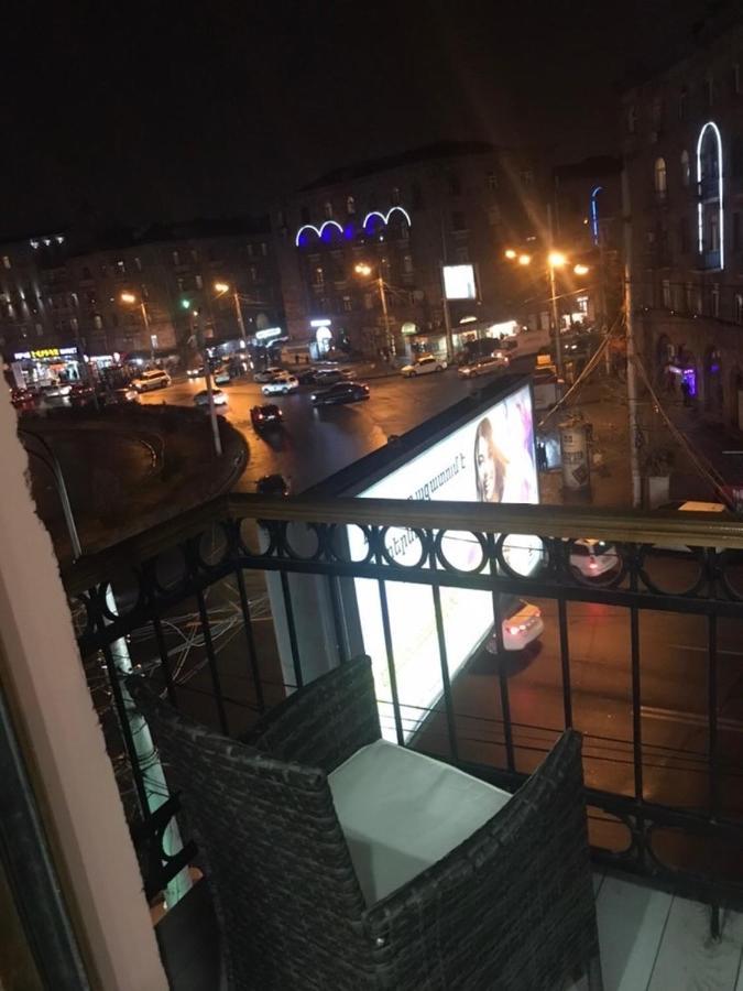 Квартира Около Станции Метро С Балконами エレバン エクステリア 写真